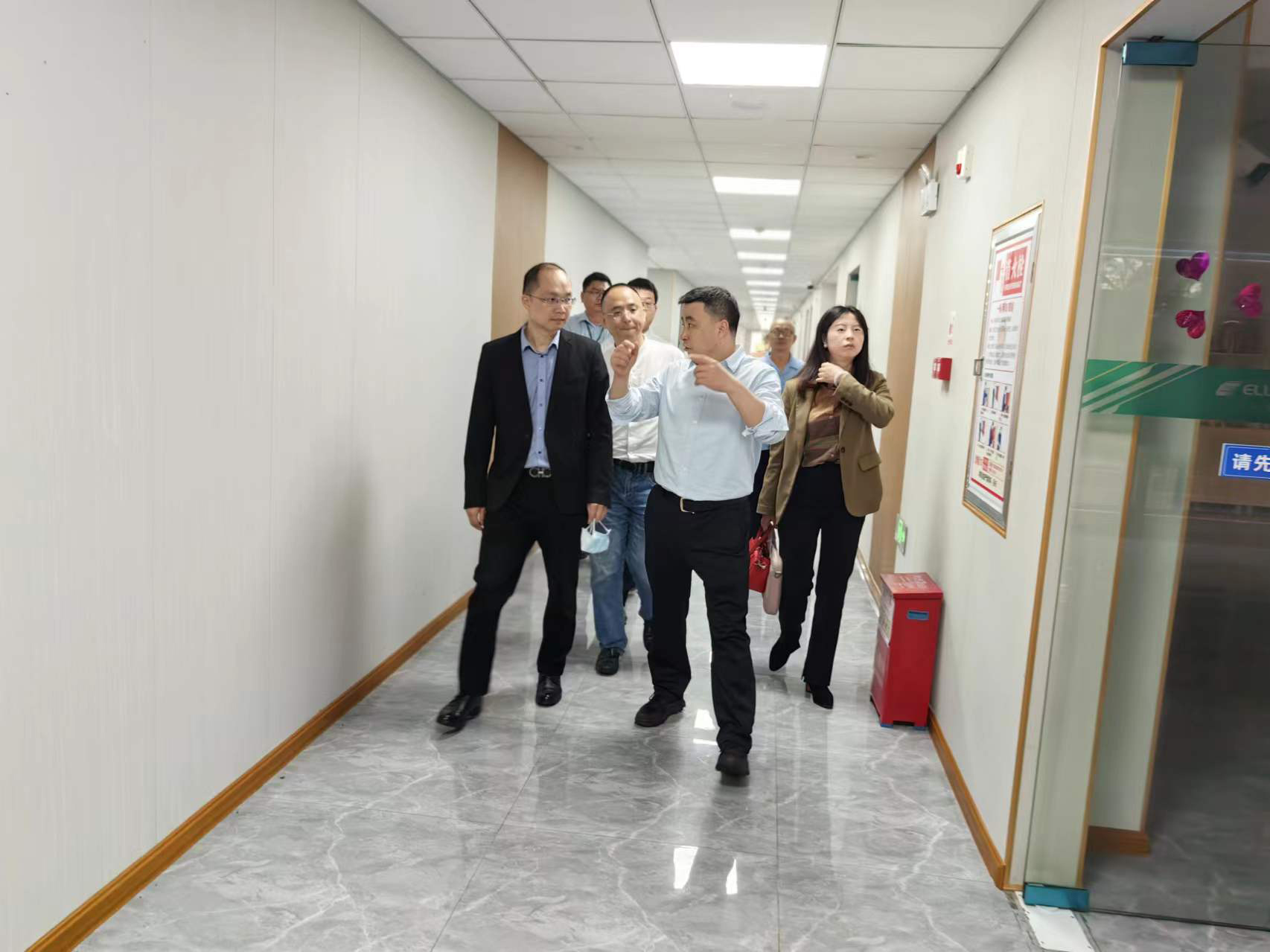 節(jié)后慰問暖人心 | 九洲集團(tuán)黨委書記、董事長楊保平一行慰問依頓電子全體員工 